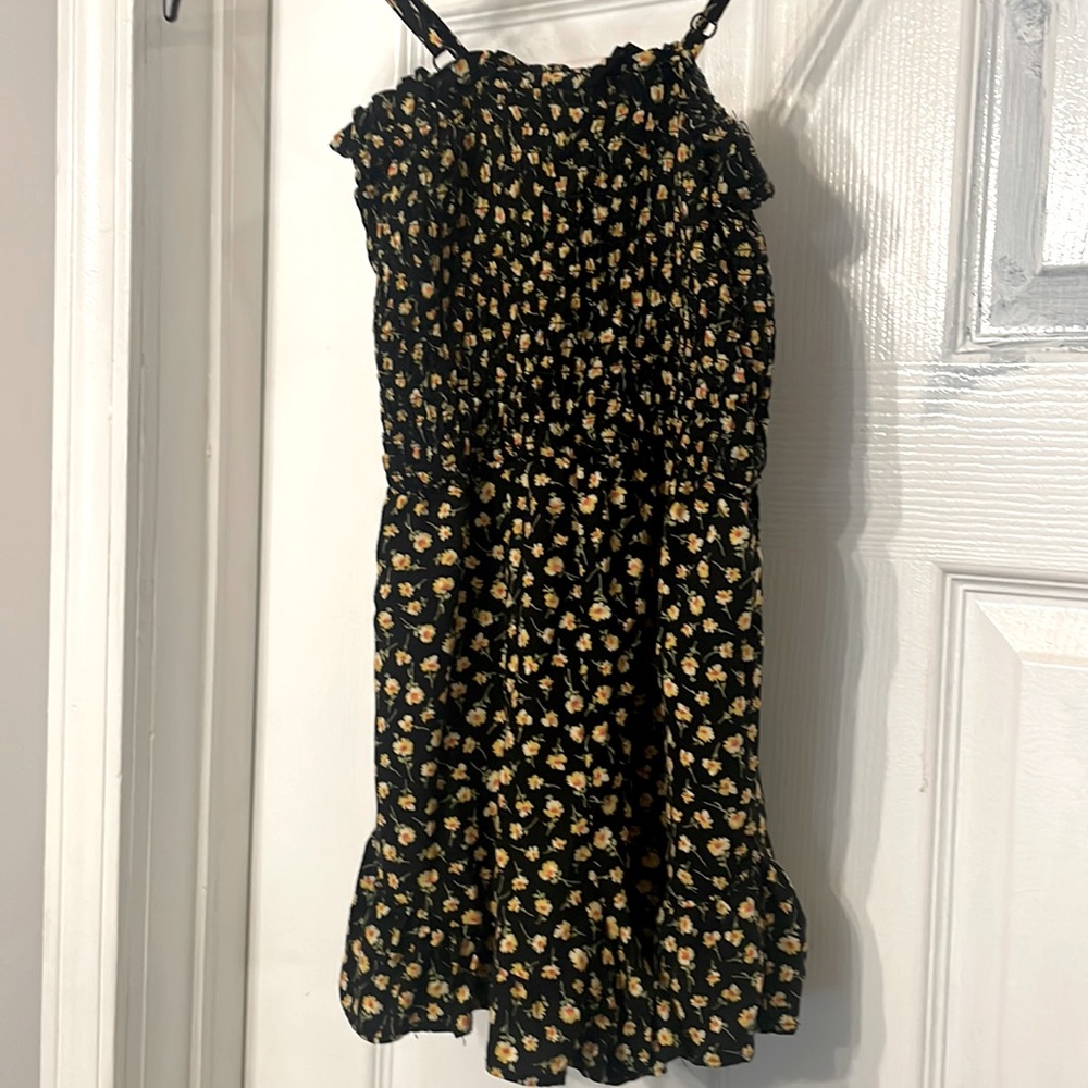 Girls size S(6/6X) Art Class blk/yellow flowers Adjustable straps 100% rayon
